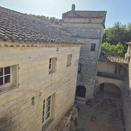 F4 Au Sein D'un Domaine Du 17e Siecle Renove شقة Sommières