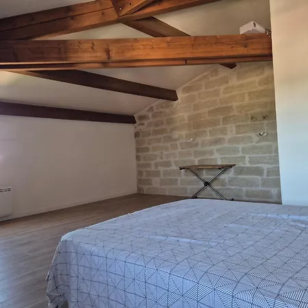 F4 Au Sein D'un Domaine Du 17e Siecle Renove